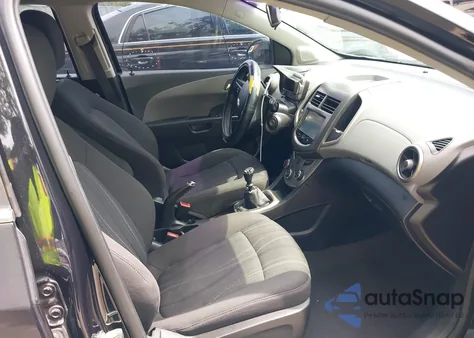 2015 Chevrolet Sonic Lt Manual из США, поврежденный, VIN 1G1JD6SB0F4157600